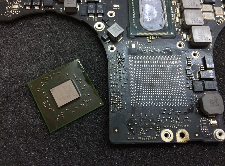 Снятие старой видеокарты MacBook Pro A1297 